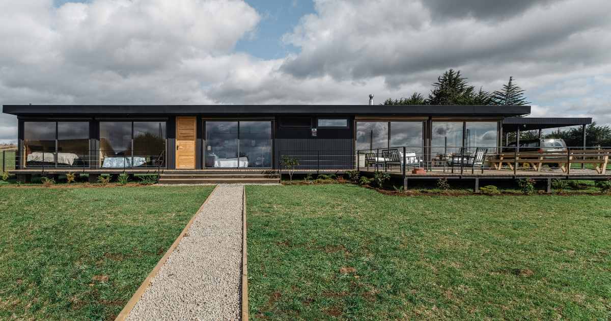 casa prefabricada en Frutillar con cocina americana y living integrados