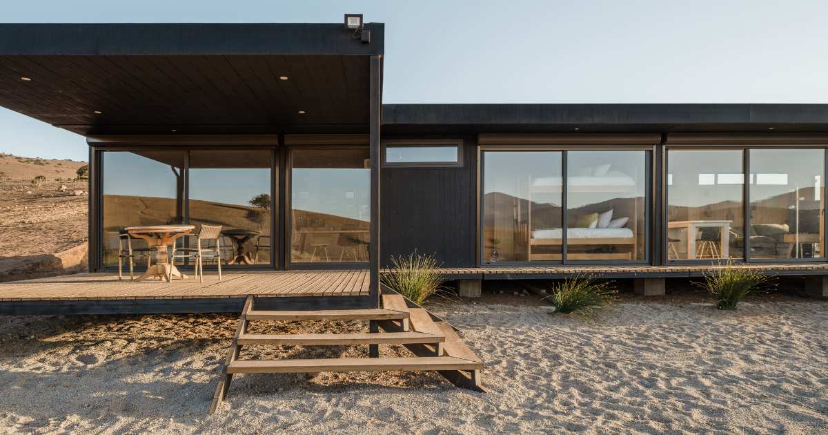 Casa prefabricada con ventanales amplios y diseño funcional en Catapilco.